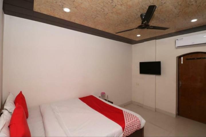 Hotel R D Palace Varanasi Exterior foto