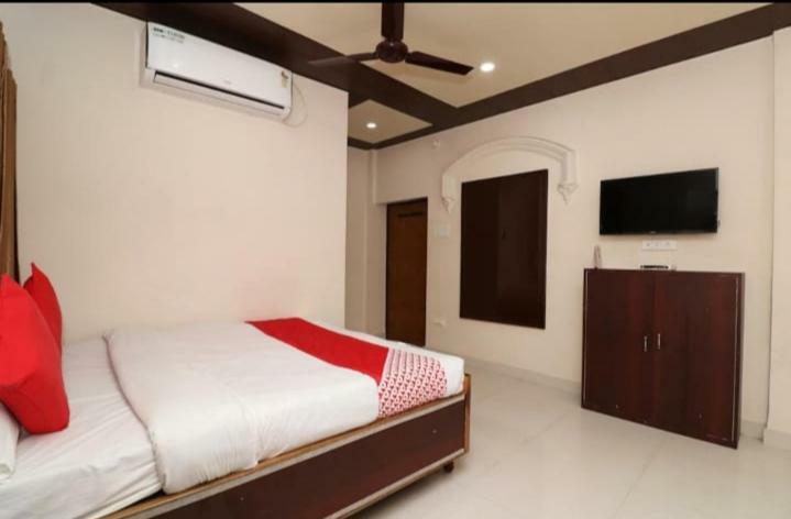 Hotel R D Palace Varanasi Exterior foto