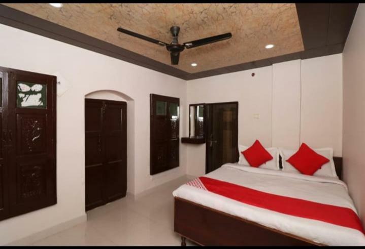 Hotel R D Palace Varanasi Exterior foto