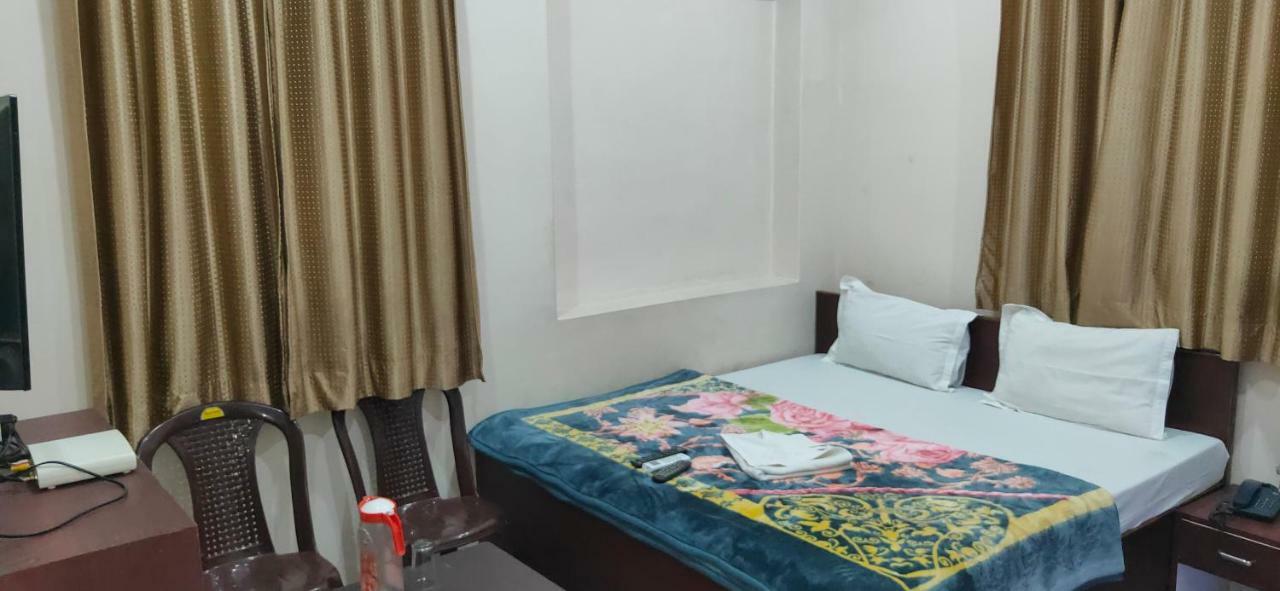 Hotel R D Palace Varanasi Exterior foto