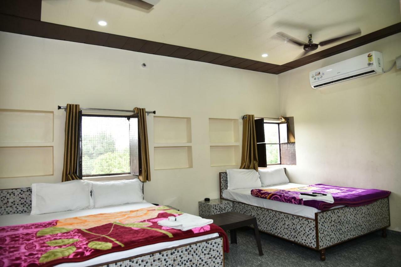 Hotel R D Palace Varanasi Exterior foto